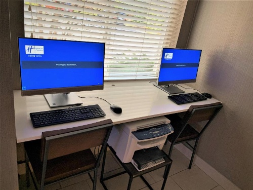 Holiday Inn Express Hotel & Suites Chicago-Libertyville image 11