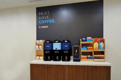 Holiday Inn Express Hotel & Suites Chicago-Libertyville image 18