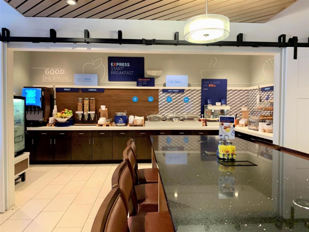 Holiday Inn Express Hotel & Suites Chicago-Libertyville Image 25