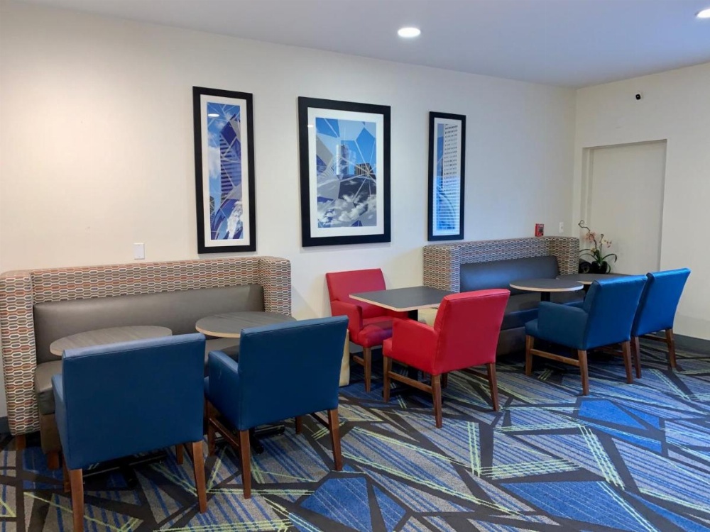 Holiday Inn Express Hotel & Suites Chicago-Libertyville Image 32