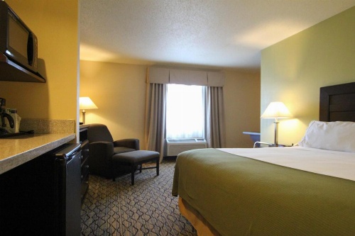 Holiday Inn Express Hotel & Suites Chicago-Libertyville image 8